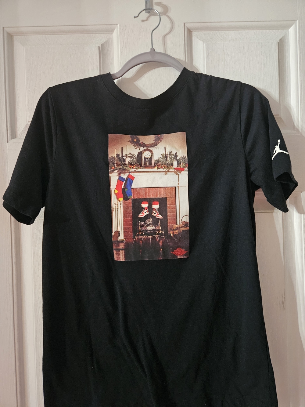 Jordan Black Short-Sleeve Graphic Tee with Holiday Fireplace Print Boys XL